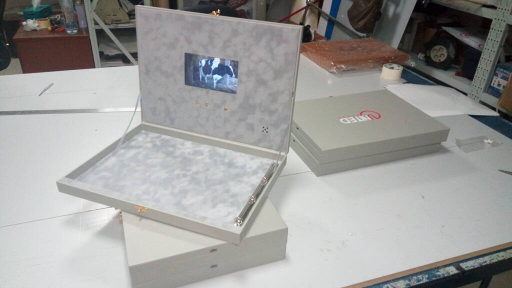 Unit with Mini-LCD-Screens